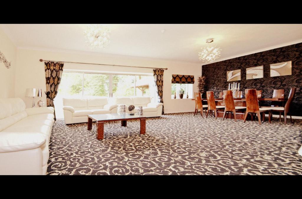 Отель Lyndricks House Аскот Экстерьер фото