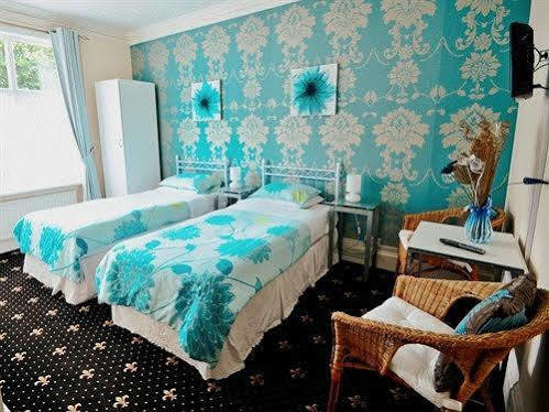 Отель Lyndricks House Аскот Экстерьер фото